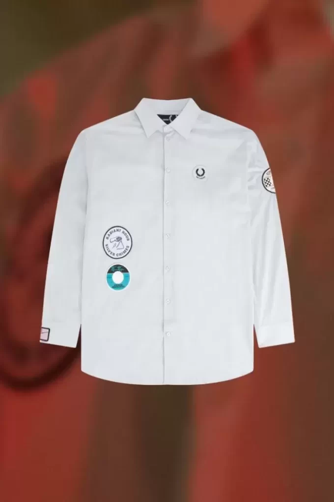 Camisa de hombre con detalle de parche de gran tamaño Camisa de hombre con detalle de parche de gran tamaño