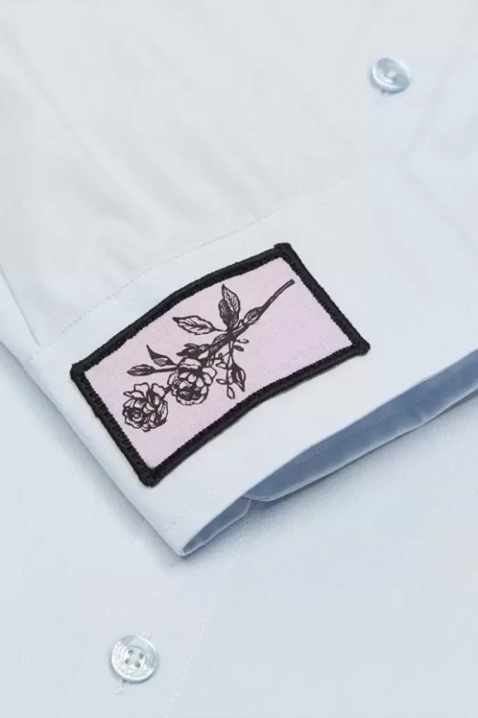 Camisa de hombre con detalle de parche de gran tamaño Camisa de hombre con detalle de parche de gran tamaño