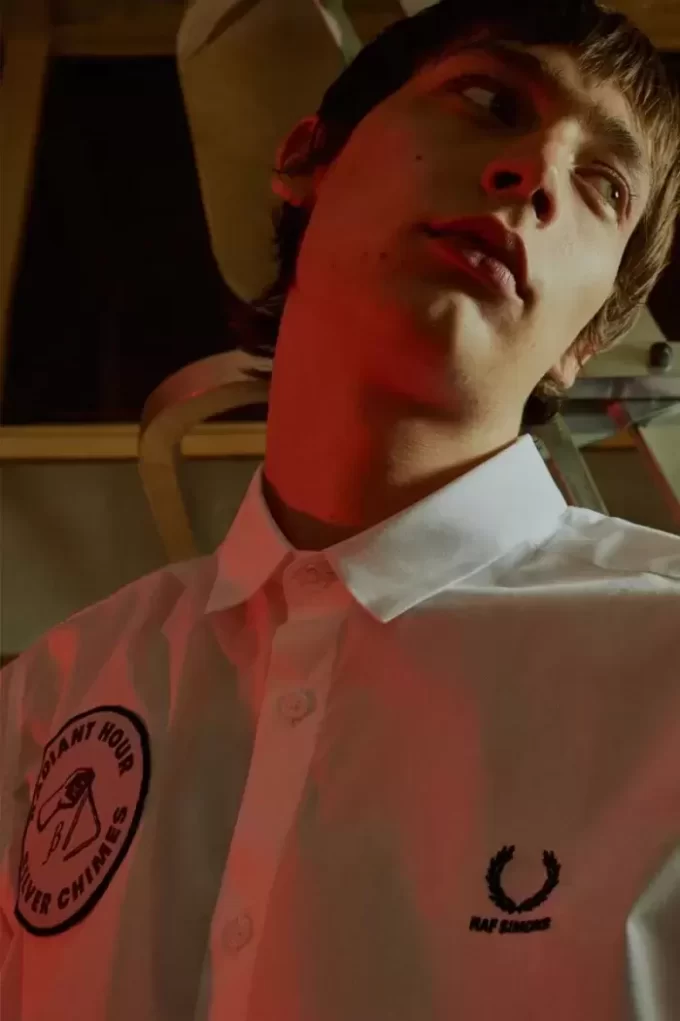 Camisa de hombre con detalle de parche de gran tamaño Camisa de hombre con detalle de parche de gran tamaño