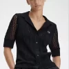 Camisa de mujer con botones y punto abierto