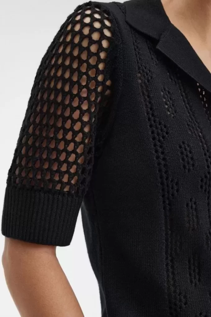 Camisa de mujer con botones y punto abierto
