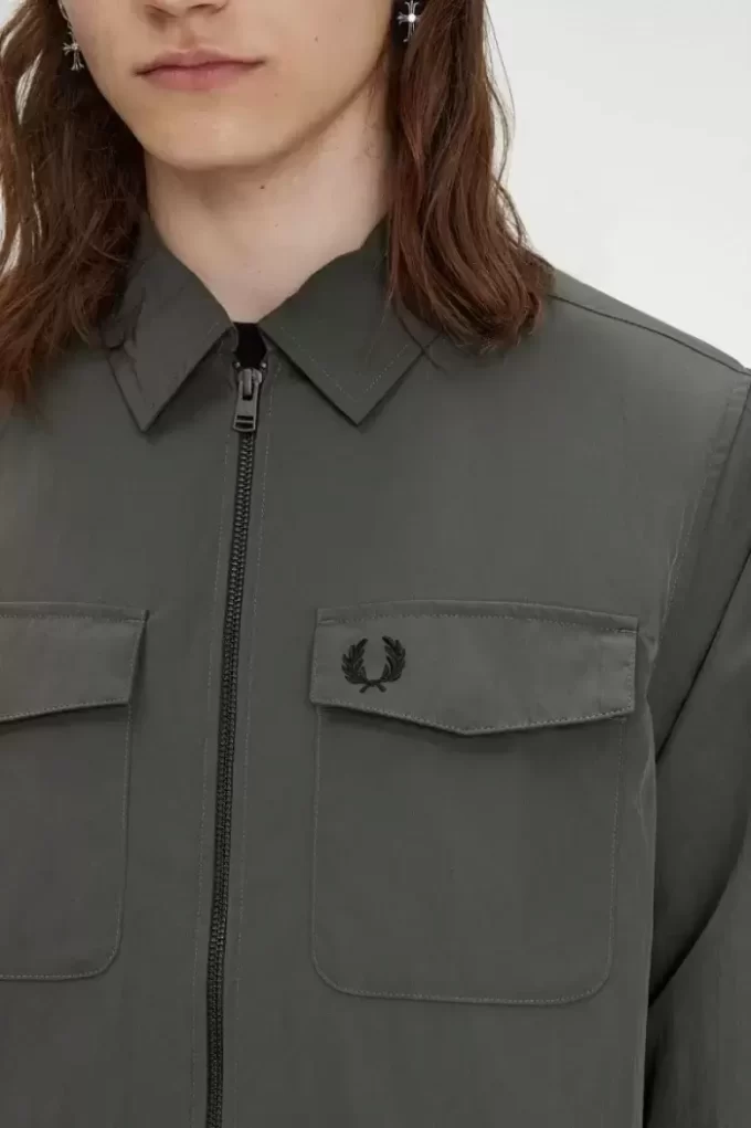 Camisa ligera con cremallera para hombre