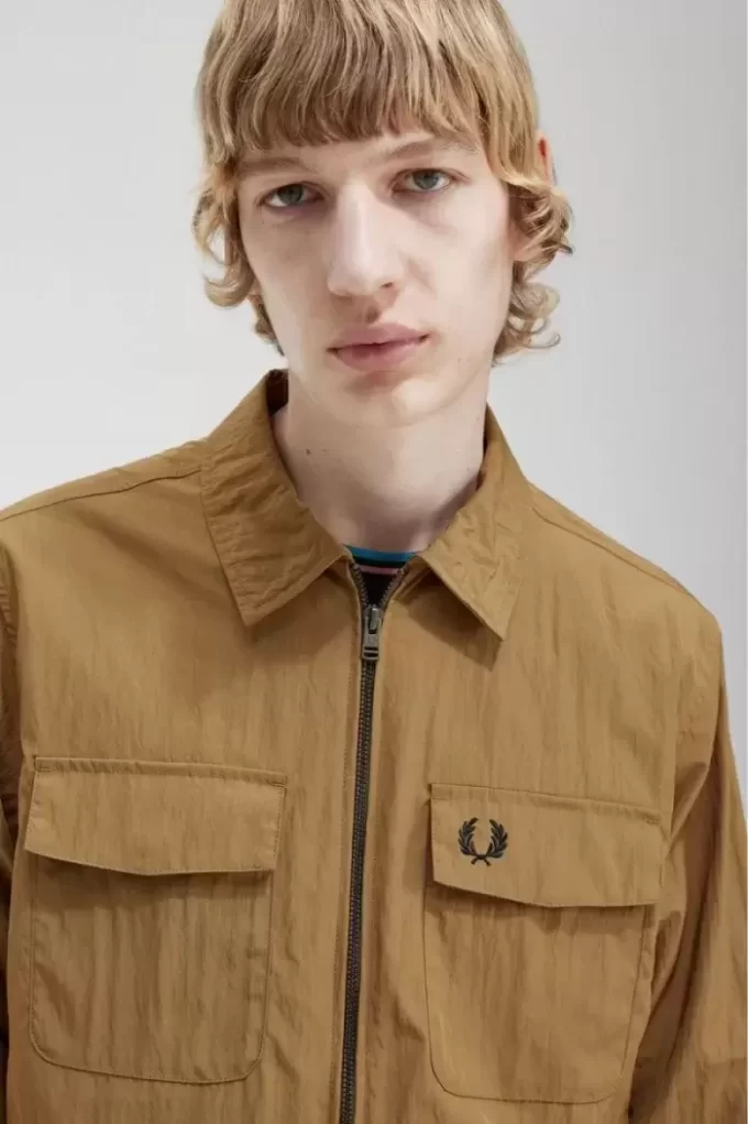 Camisa ligera con cremallera para hombre