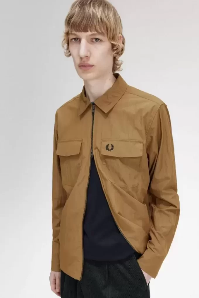 Camisa ligera con cremallera para hombre