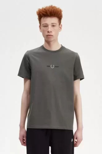 Camiseta bordada para hombre