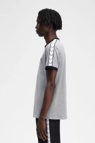 Camiseta con ribetes entallados para hombre