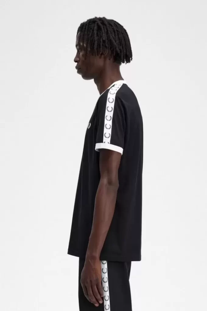 Camiseta con ribetes entallados para hombre