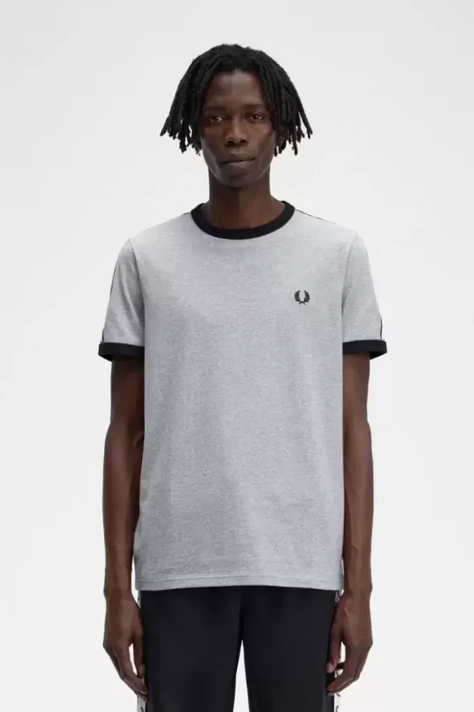 Camiseta con ribetes entallados para hombre