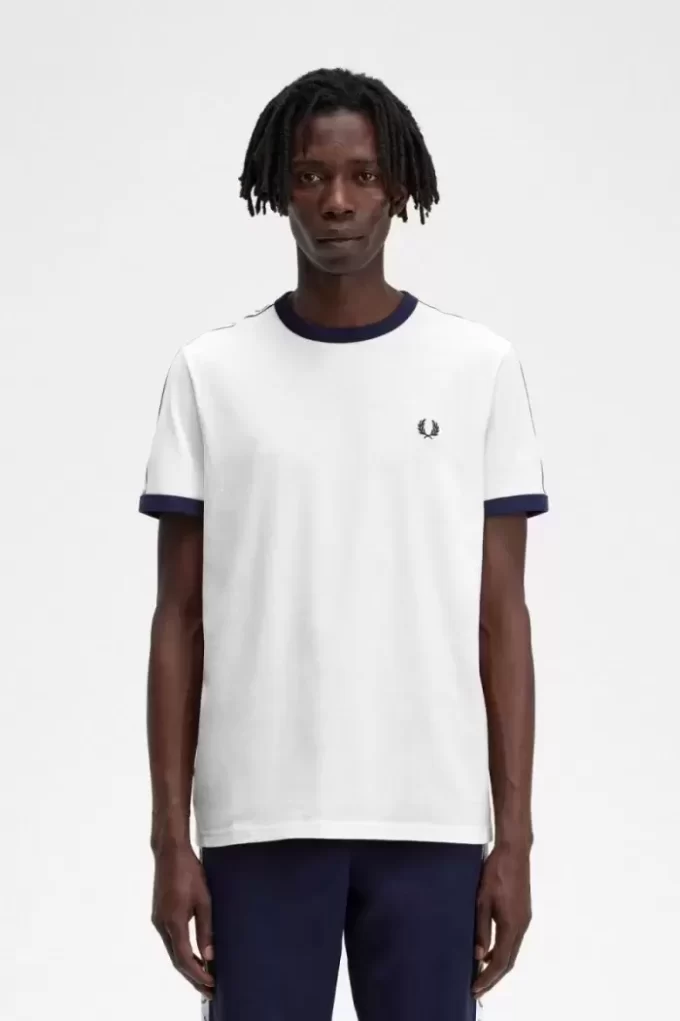 Camiseta con ribetes entallados para hombre