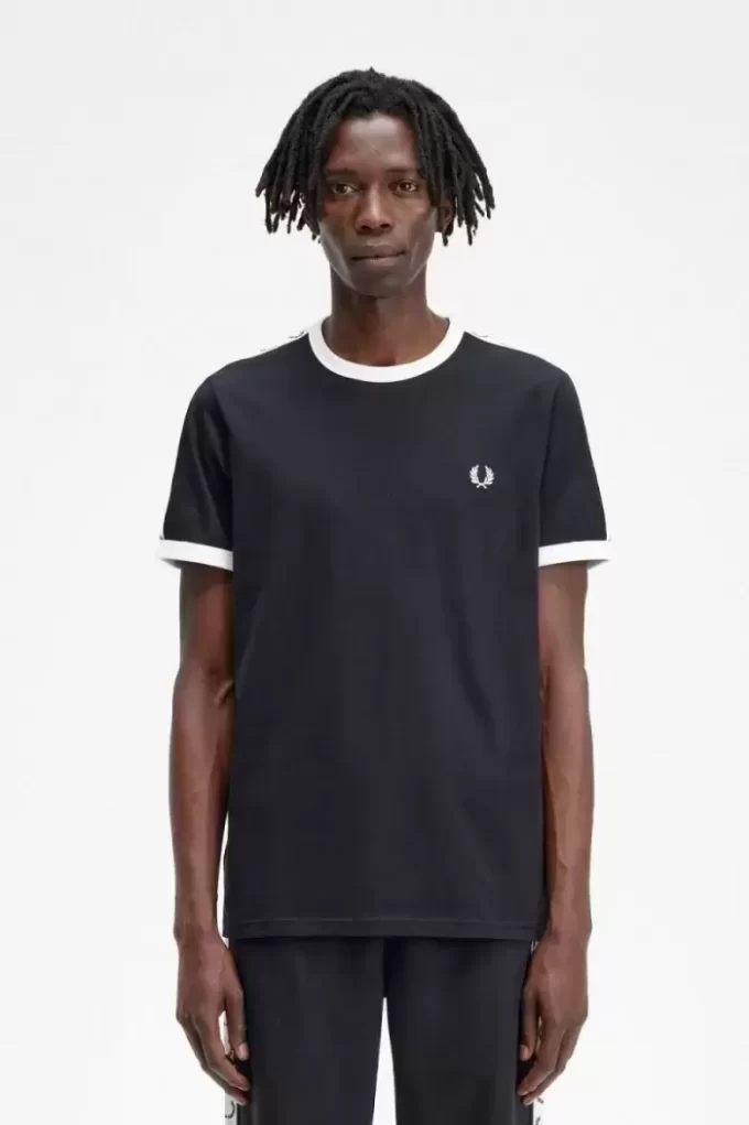 Camiseta con ribetes entallados para hombre