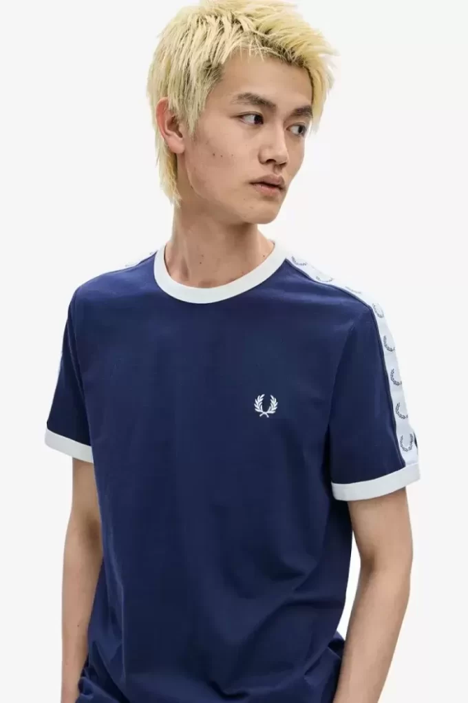 Camiseta con ribetes entallados para hombre