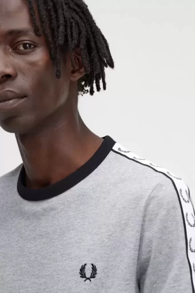 Camiseta con ribetes entallados para hombre
