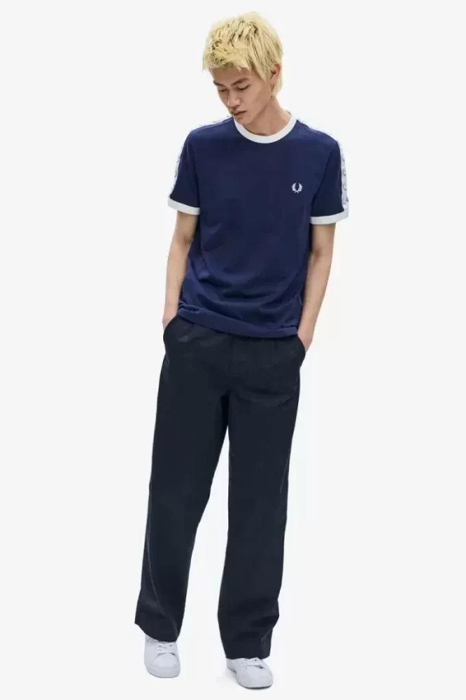 Camiseta con ribetes entallados para hombre