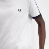 Camiseta con ribetes entallados para hombre