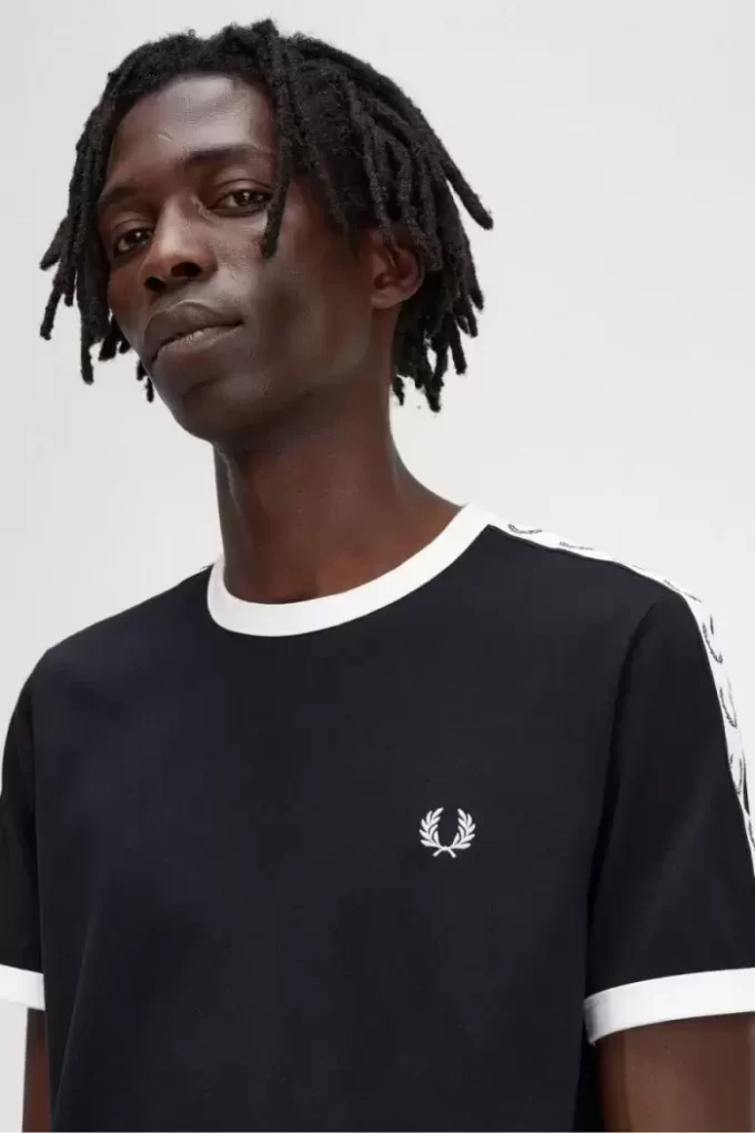Camiseta con ribetes entallados para hombre