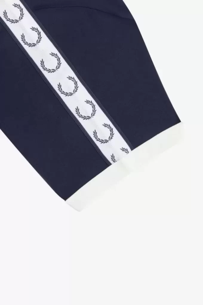 Camiseta con ribetes entallados para hombre