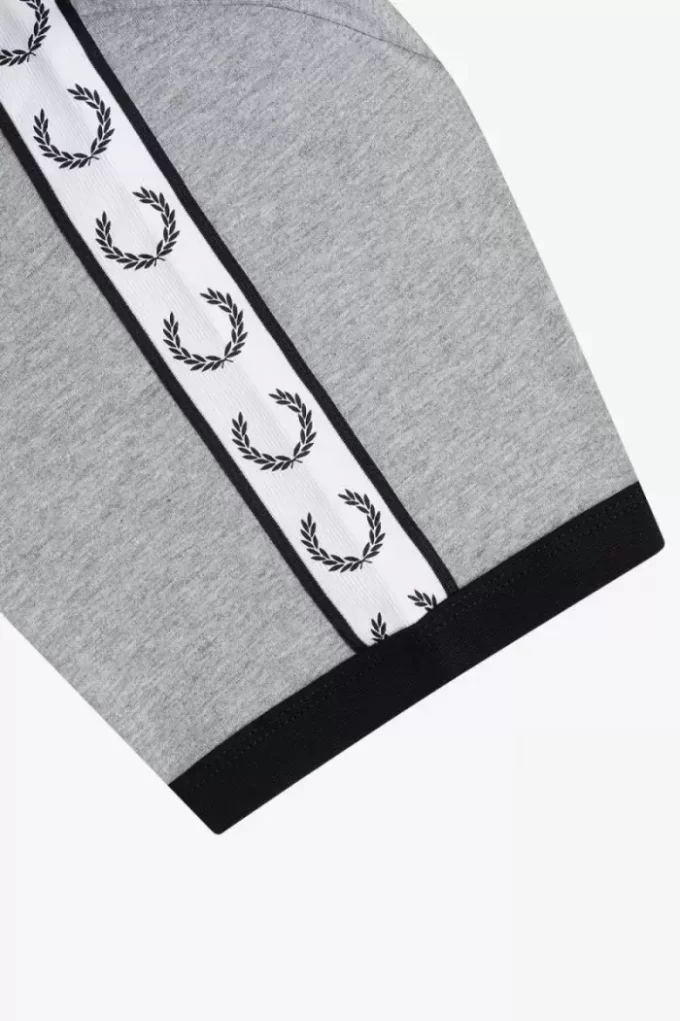 Camiseta con ribetes entallados para hombre