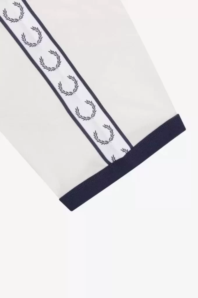 Camiseta con ribetes entallados para hombre