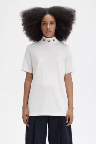 Camiseta de cuello alto con corona de laurel para mujer