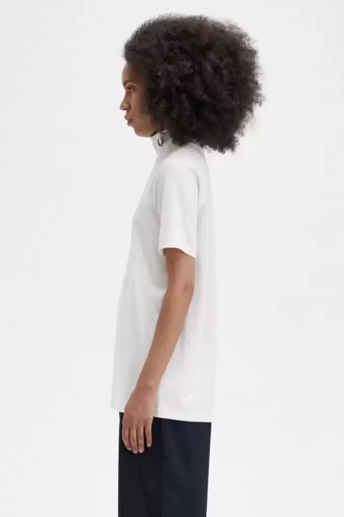 Camiseta de cuello alto con corona de laurel para mujer