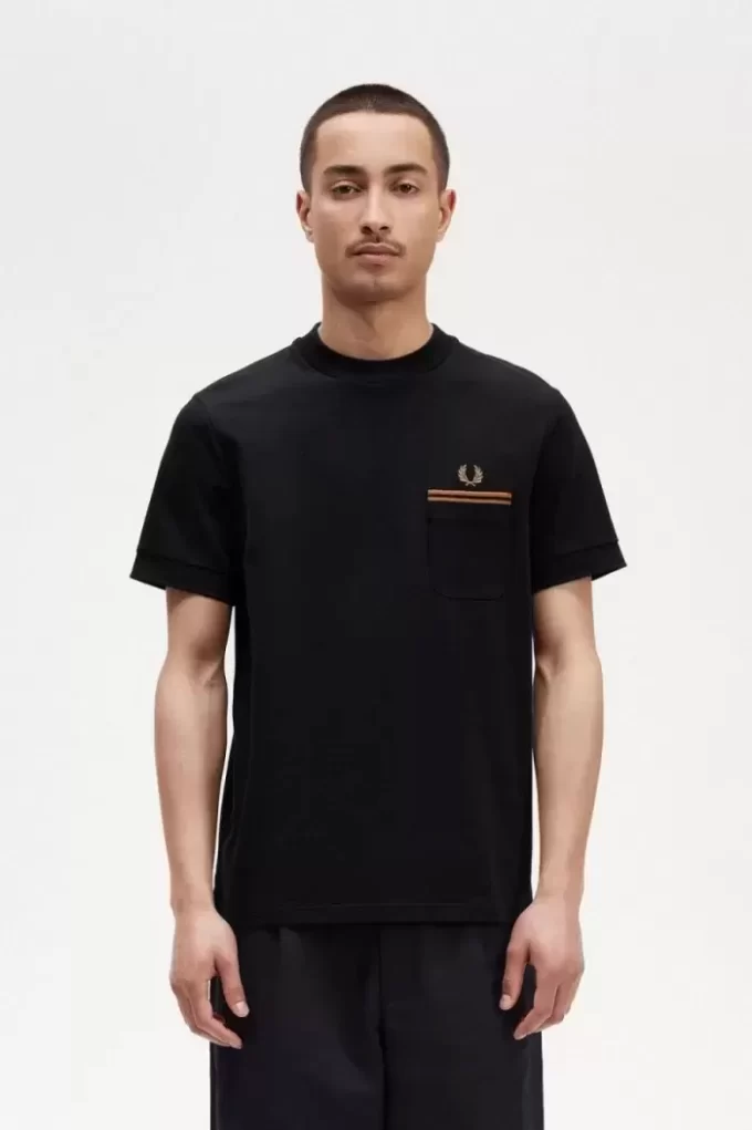 Camiseta de hombre con bolsillo con ribete doble
