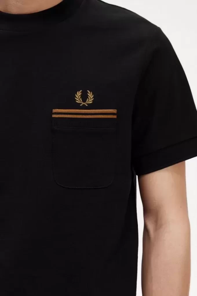 Camiseta de hombre con bolsillo con ribete doble