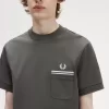 Camiseta de hombre con bolsillo con ribete doble