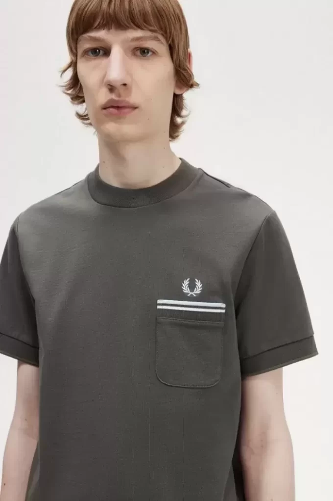 Camiseta de hombre con bolsillo con ribete doble
