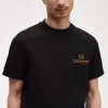 Camiseta de hombre con bolsillo con ribete doble