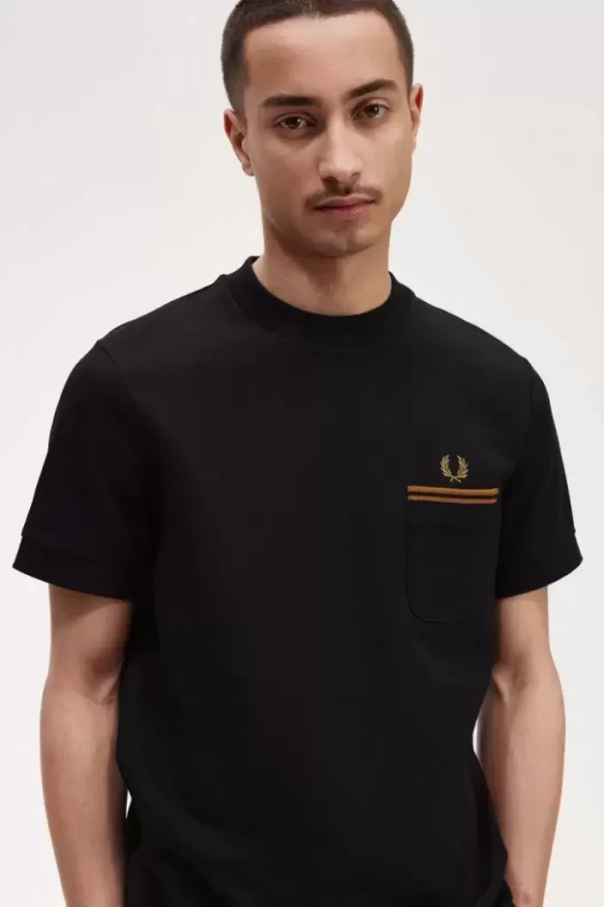 Camiseta de hombre con bolsillo con ribete doble