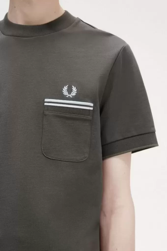 Camiseta de hombre con bolsillo con ribete doble