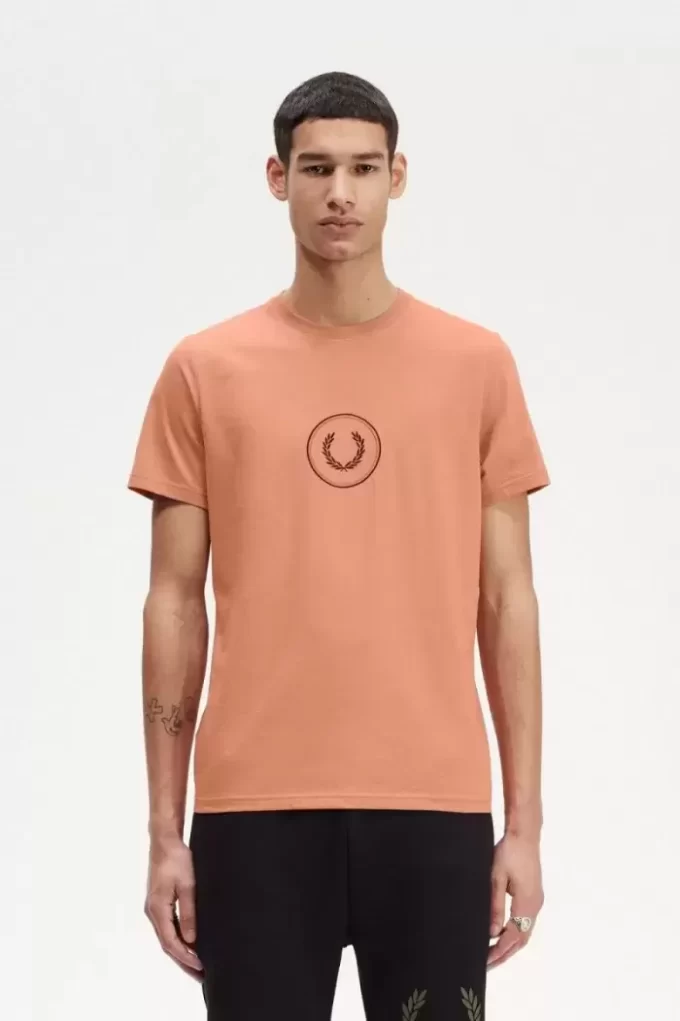 Camiseta de hombre con marca circular