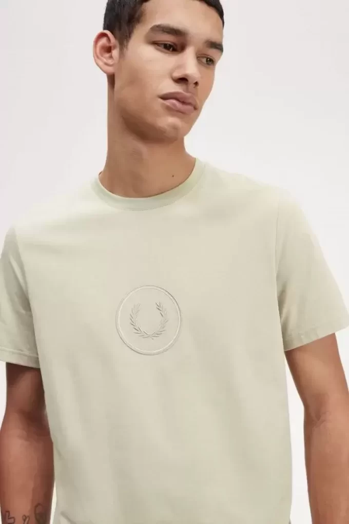 Camiseta de hombre con marca circular