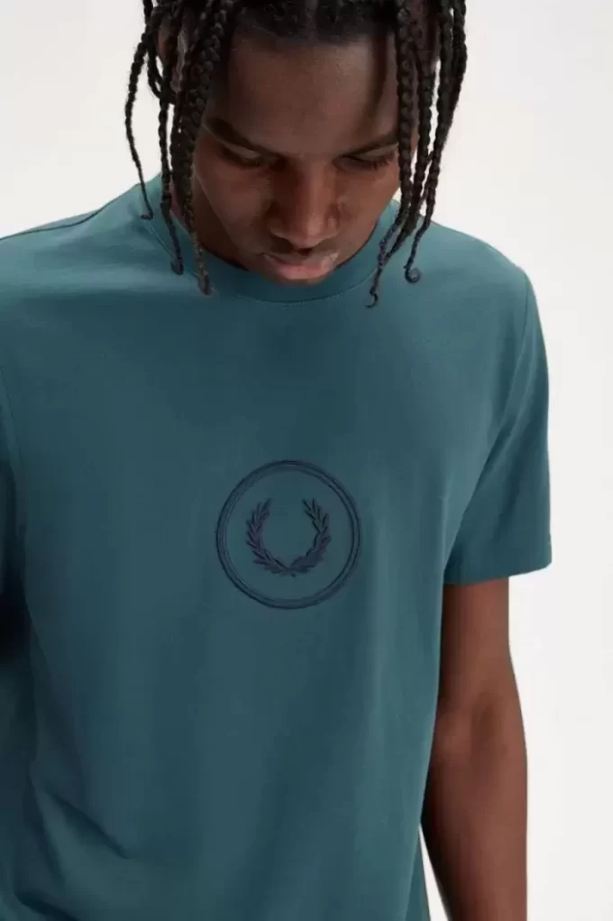 Camiseta de hombre con marca circular