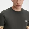 Camiseta de hombre con puños a rayas Camiseta de hombre con puños a rayas