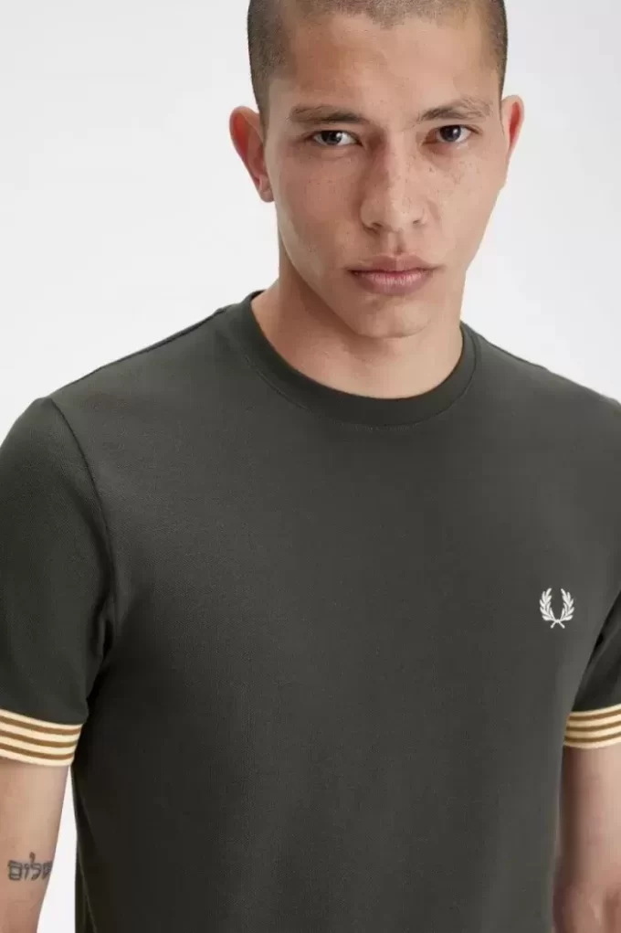 Camiseta de hombre con puños a rayas Camiseta de hombre con puños a rayas