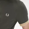 Camiseta de hombre con puños a rayas Camiseta de hombre con puños a rayas