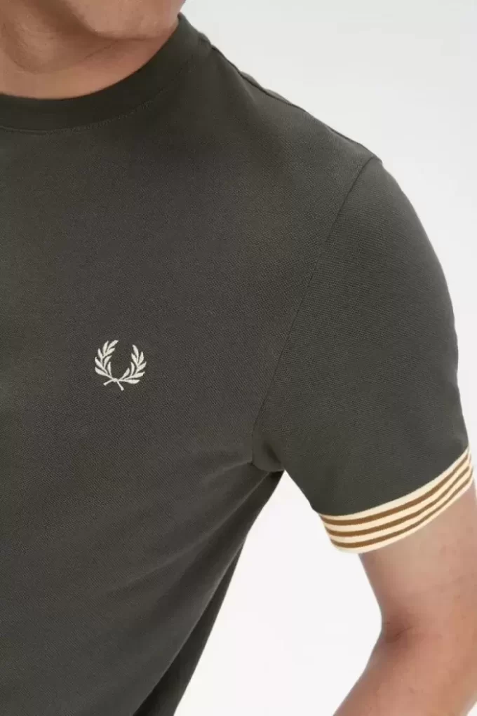 Camiseta de hombre con puños a rayas Camiseta de hombre con puños a rayas