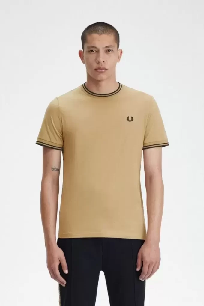 Camiseta de hombre con ribete doble