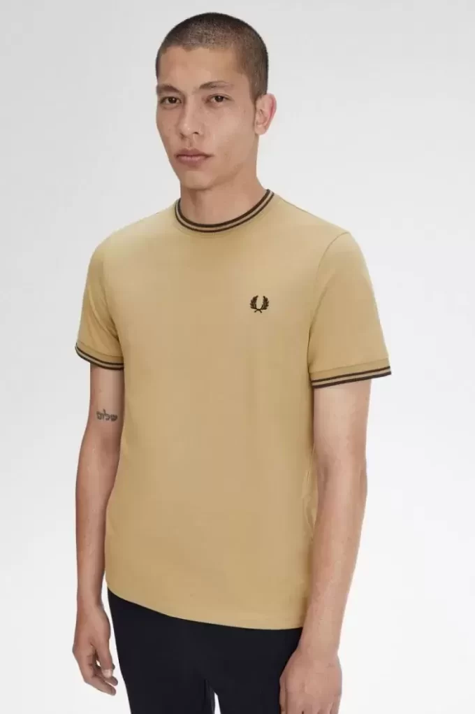 Camiseta de hombre con ribete doble