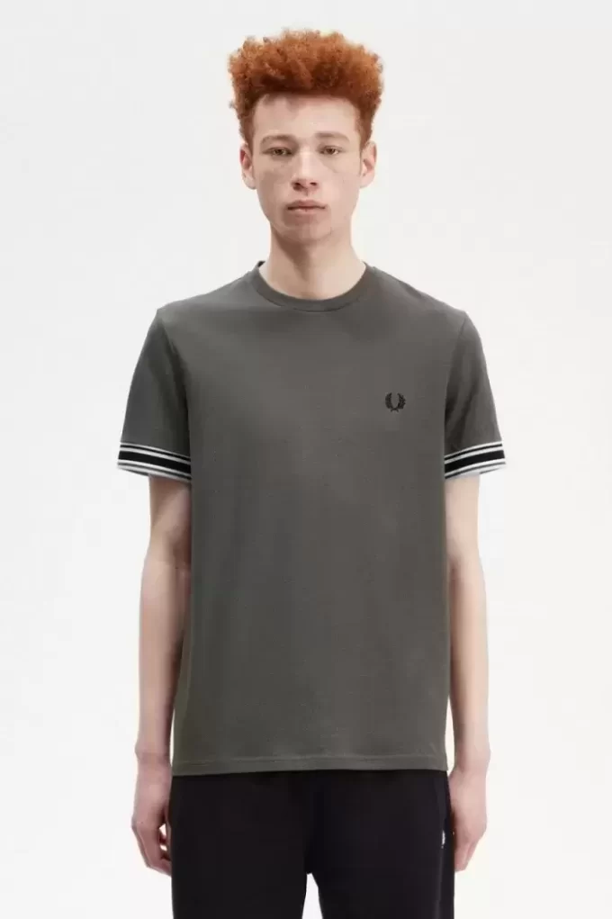 Camiseta de piqué con ribetes llamativos para hombre