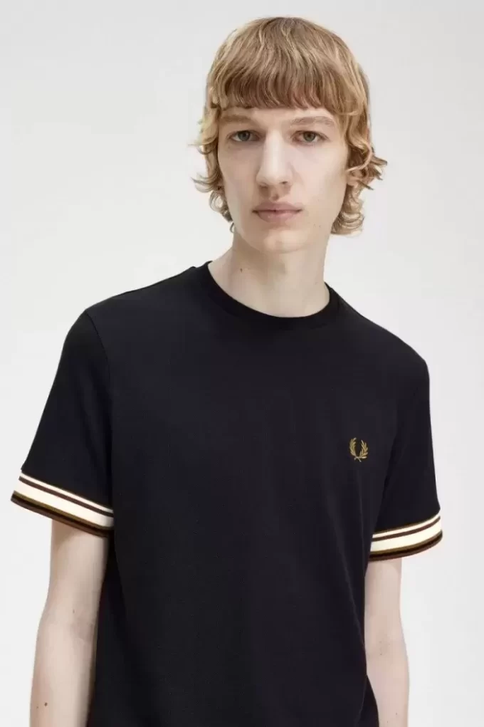 Camiseta de piqué con ribetes llamativos para hombre