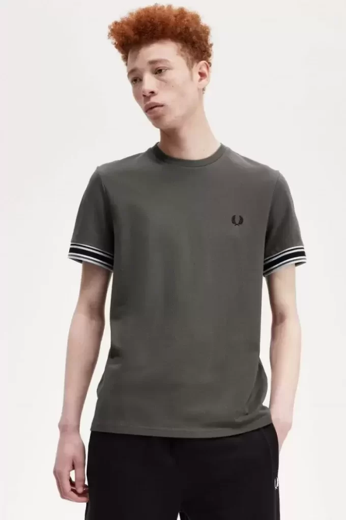 Camiseta de piqué con ribetes llamativos para hombre