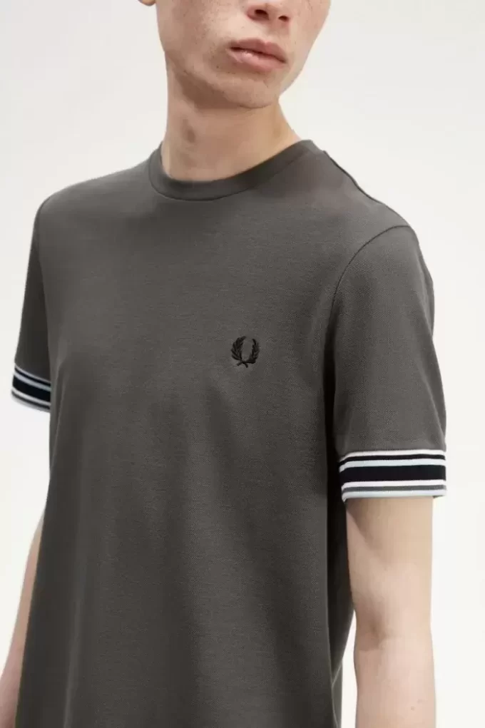 Camiseta de piqué con ribetes llamativos para hombre