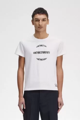 Camiseta estampada de corte entallado para hombre