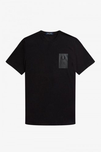 Camisetas con parche estampado en el pecho