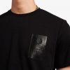 Camisetas con parche estampado en el pecho