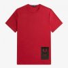Camisetas con parches estampados en el dobladillo