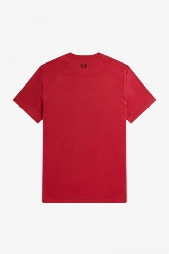 Camisetas con parches estampados en el dobladillo
