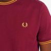 Camisetas con ribetes gemelos Camisetas con ribetes gemelos